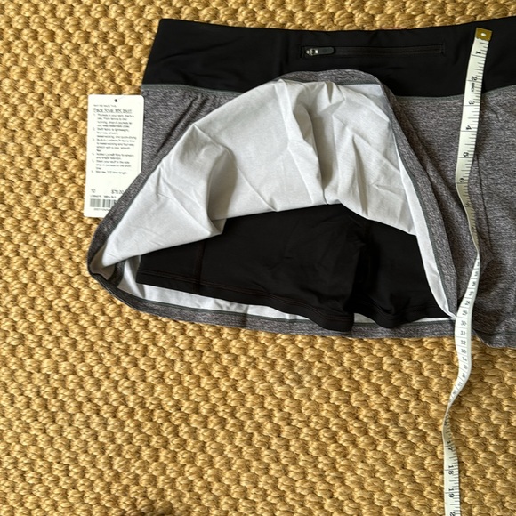 NWT lululemon Pace Rival MR Skirt gray and black - size 10 - Picture 6 of 6
